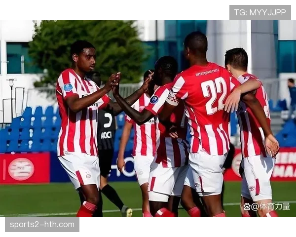 日本球员持续向德甲输出达25人 国际化进程加速但本土球员成长空间受挤压